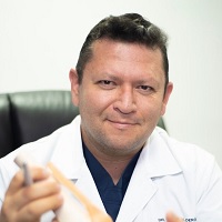Dr. Luis Calderón