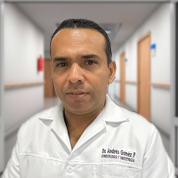Dr. Andrés David Gómez Pinargote